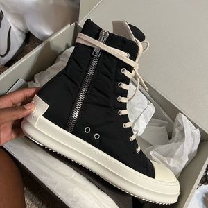 Rick owens size 8 or 41IT BRAND NEW STILL IN ORIGINAL STATE!